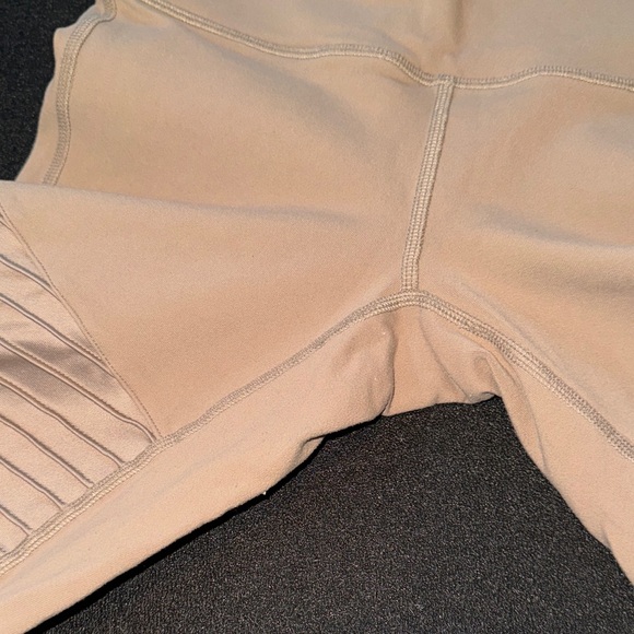 ALO Yoga Tan Leggings - Picture 4 of 5